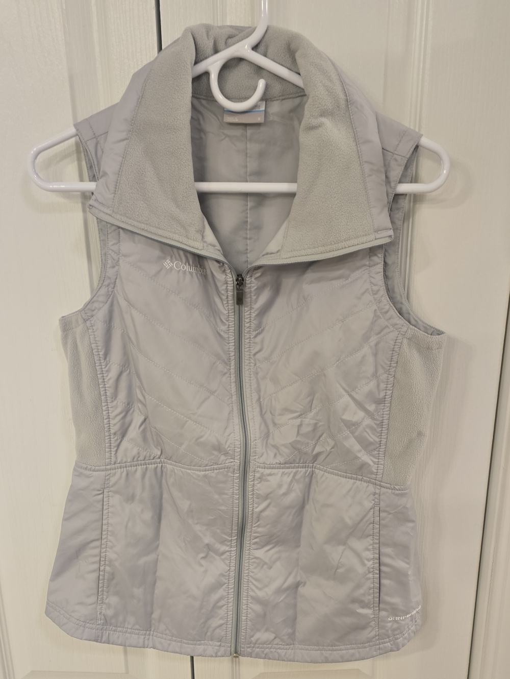 Columbia Women's Light Gray Quilted Fleece-Trim Vest